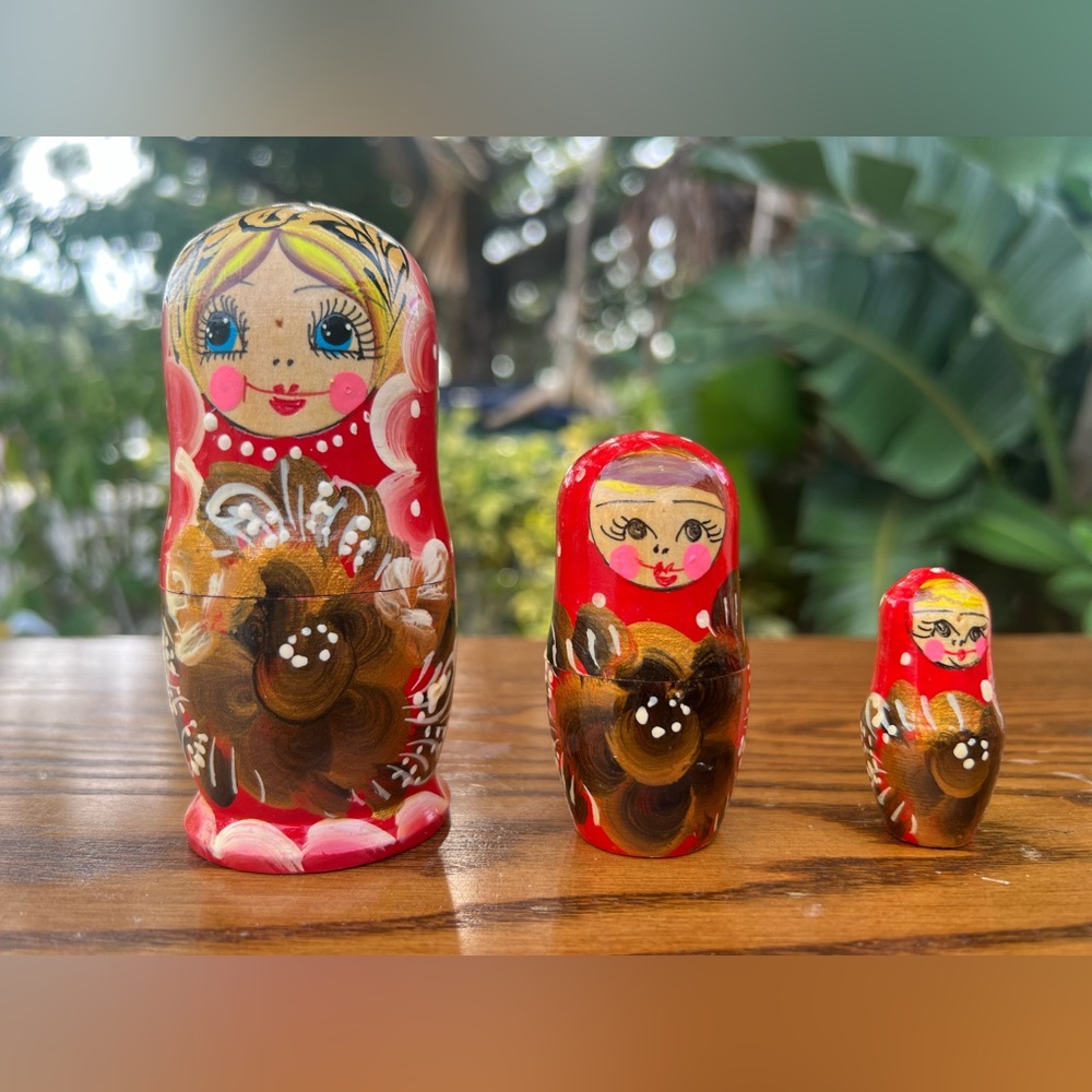 Set of 3 Red Russian Nesting Dolls